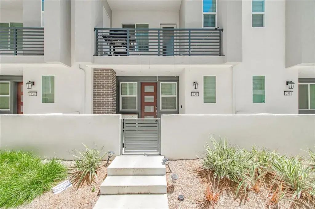 233 Sash, Irvine