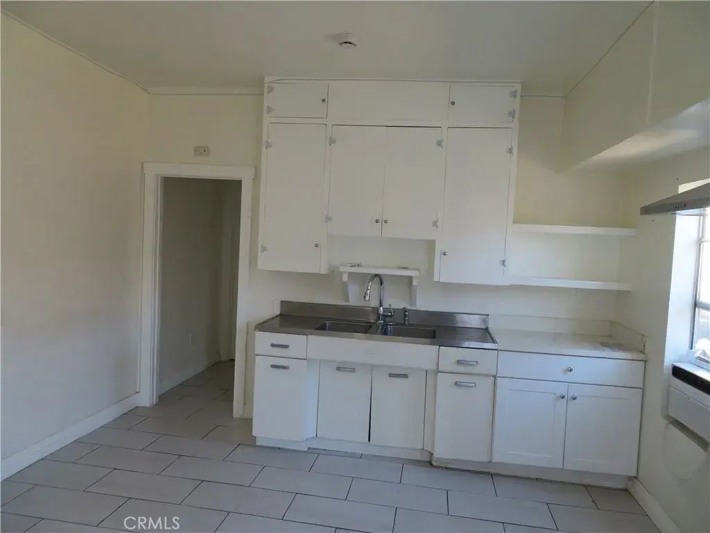 3923 S Normandie Avenue, Los Angeles