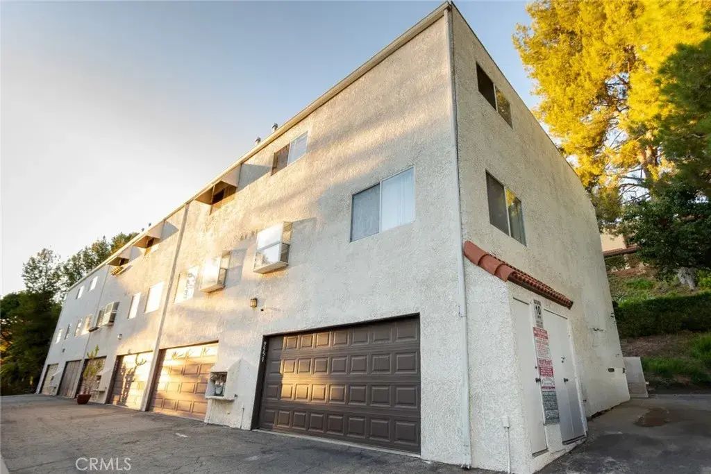 9551 Via Ricardo, Burbank