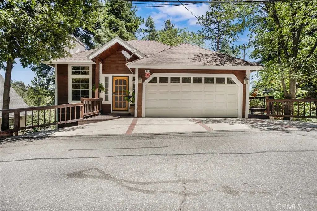 615 San Benito, Lake Arrowhead