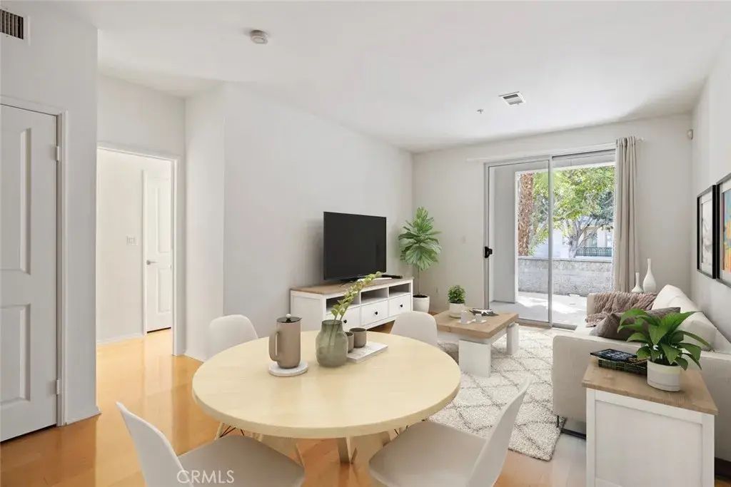 6400 Crescent Park E 111, Playa Vista