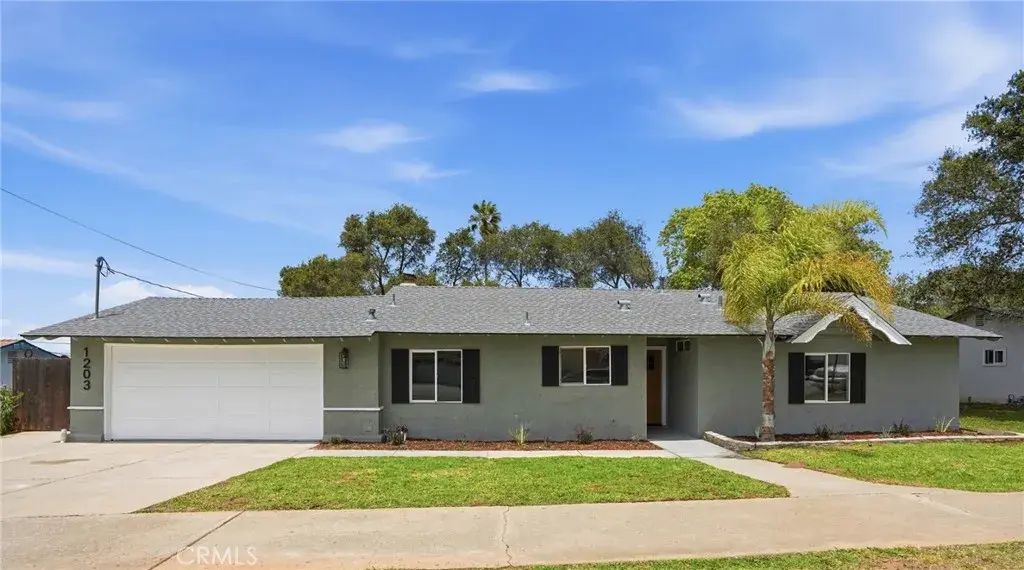 1203 Bauer, Santa Maria