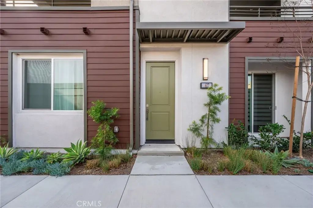 637 S Lyon St, Santa Ana