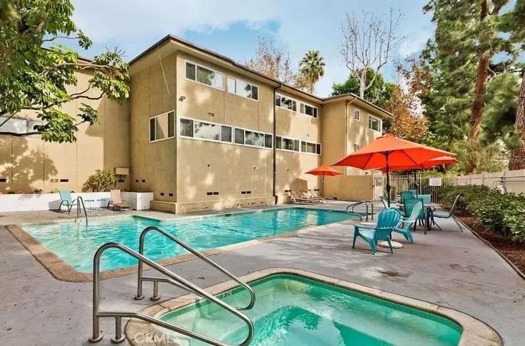11138 Aqua Vista Street 9, Studio City
