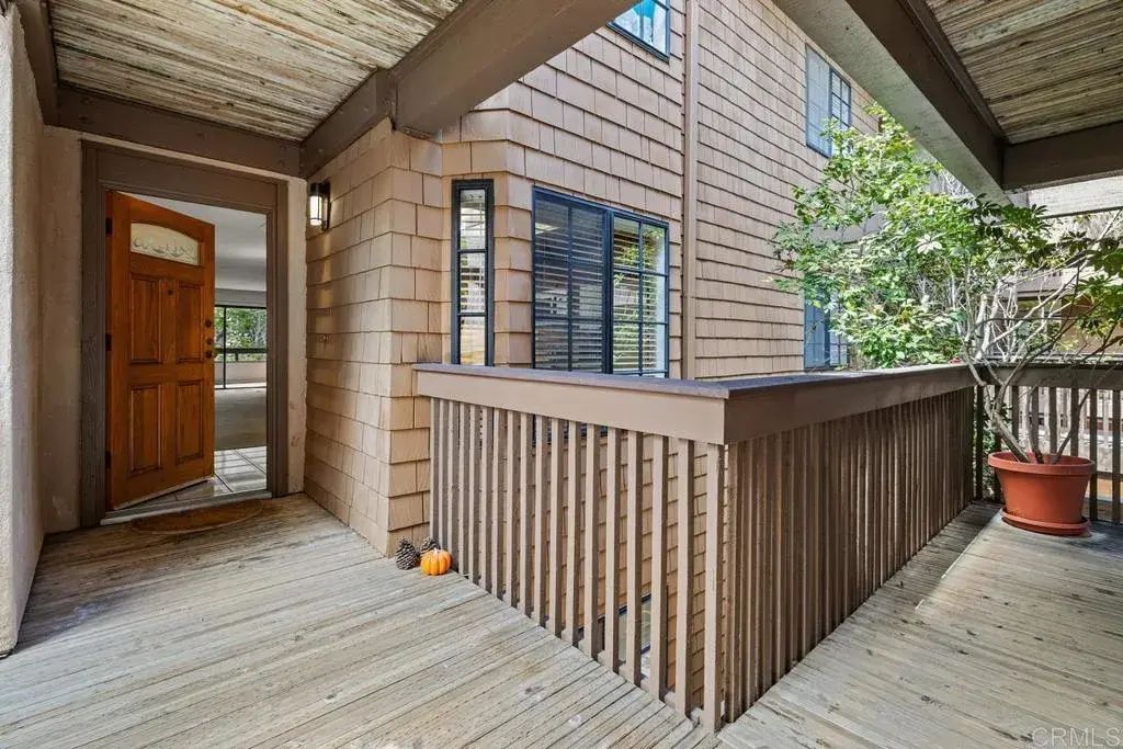 8870 Villa La Jolla Drive 213, La Jolla