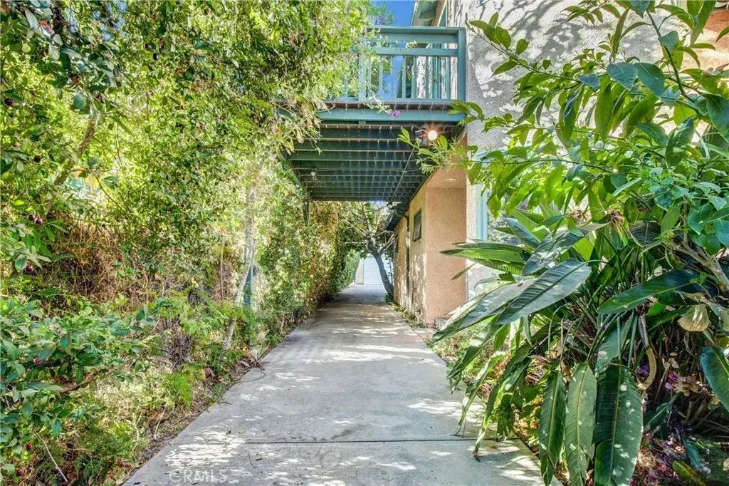 12833 Landale Street, Studio City