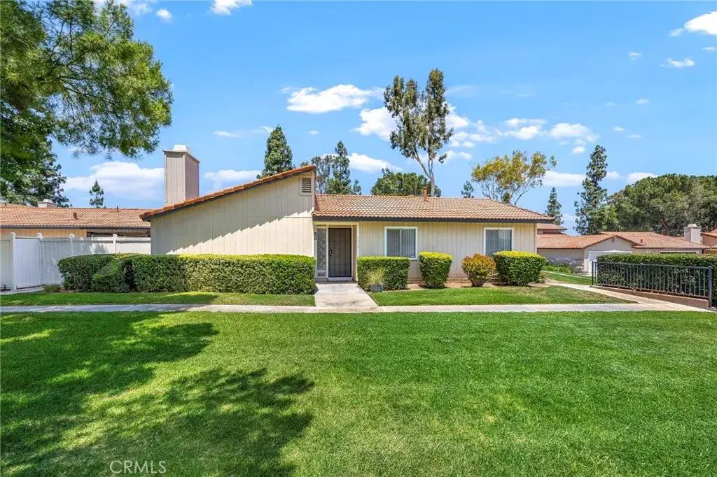 1103 Border, Corona