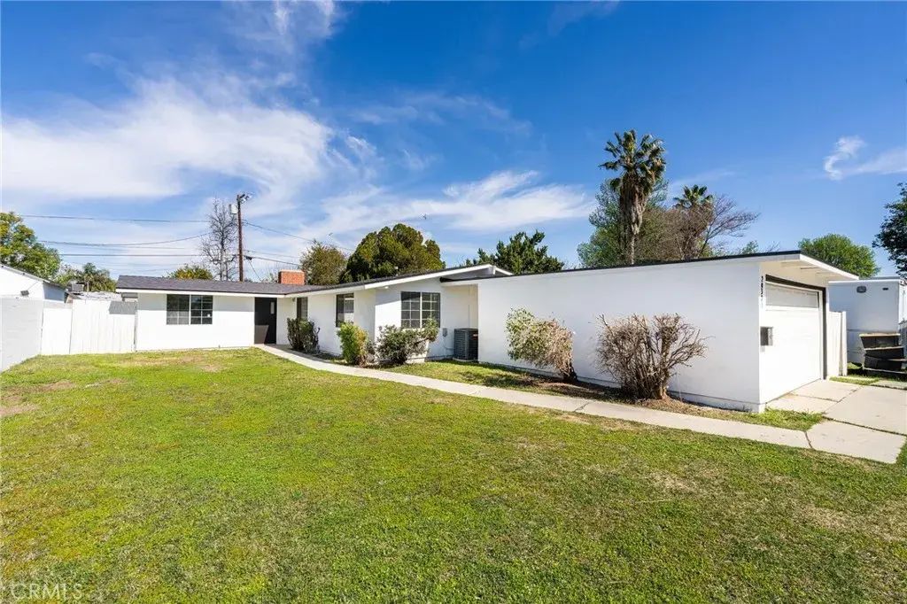 20321 Hamlin Street, Winnetka