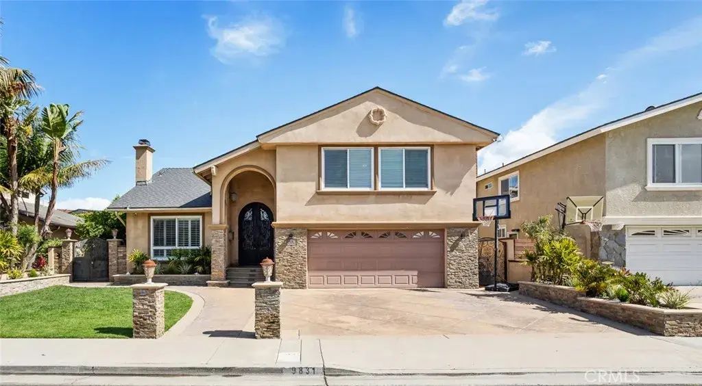 9831 Vicksburg Drive, Huntington Beach