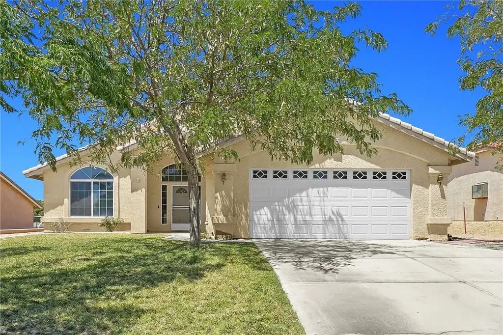 13942 Topmast, Helendale