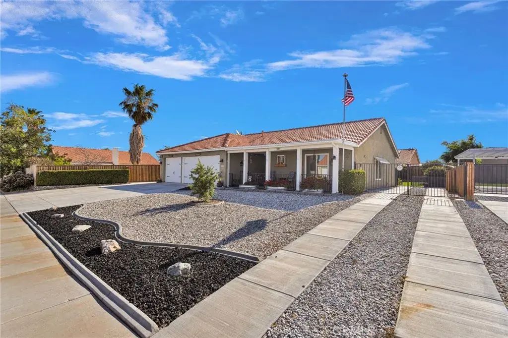14577 Desert Rose, Adelanto