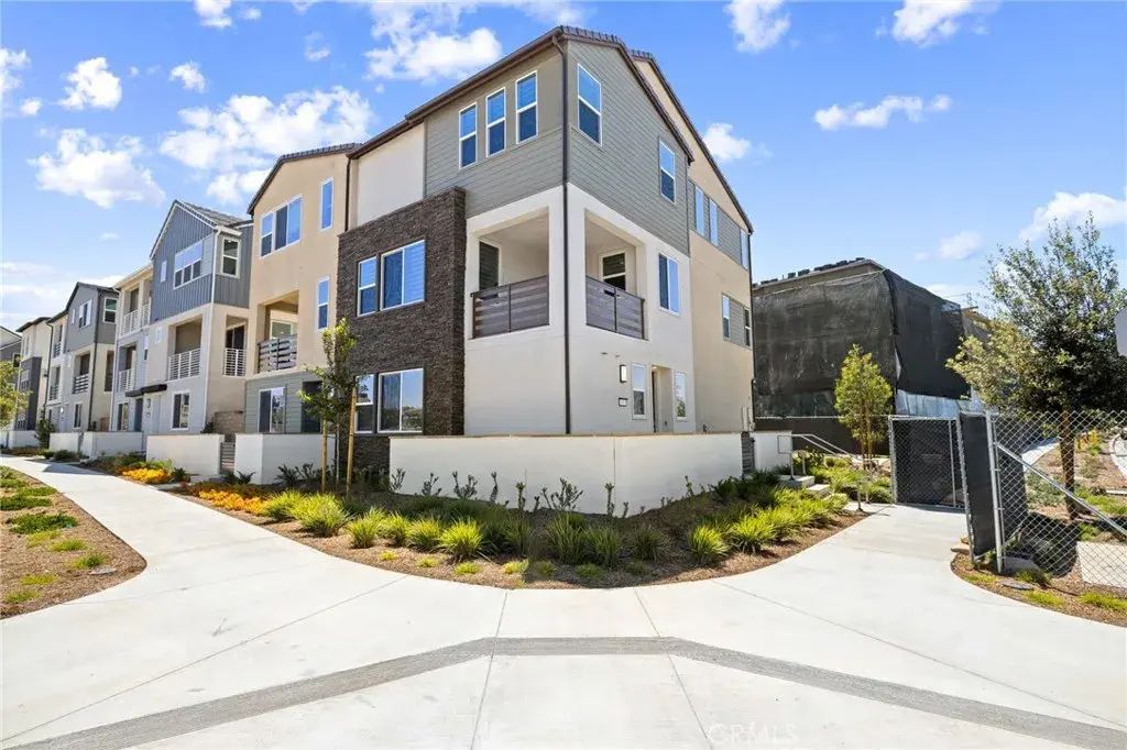 100 Harrier, Irvine