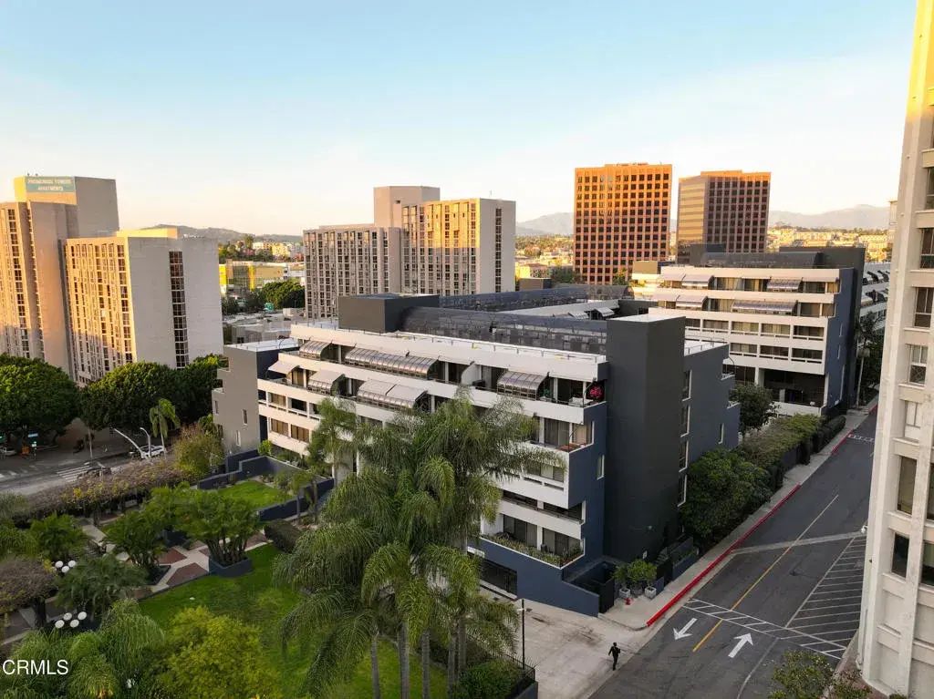 880 W 1st Street 302, Los Angeles