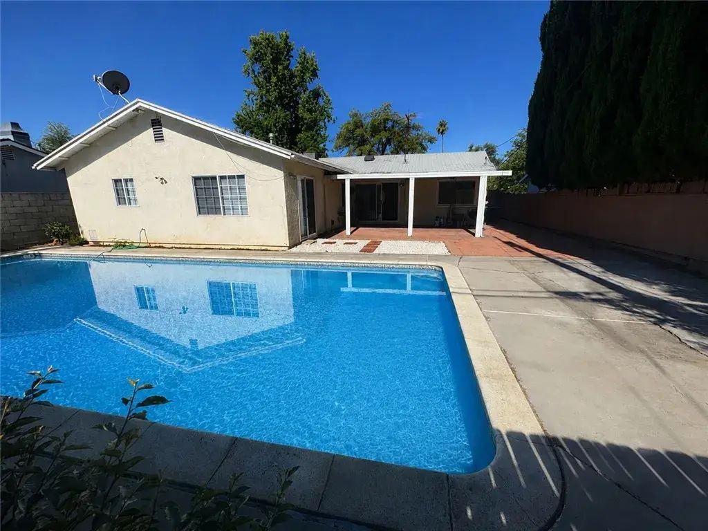 6152 Tony, Woodland Hills