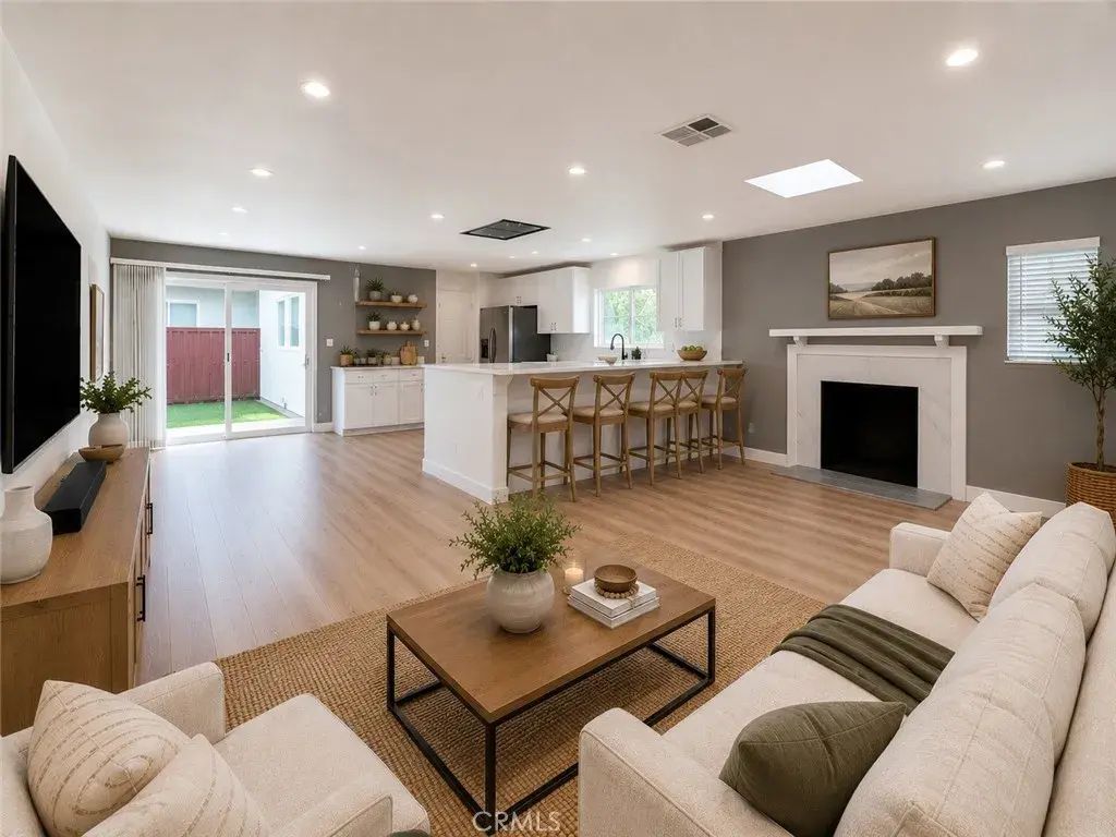 12542 Emelita, Valley Village