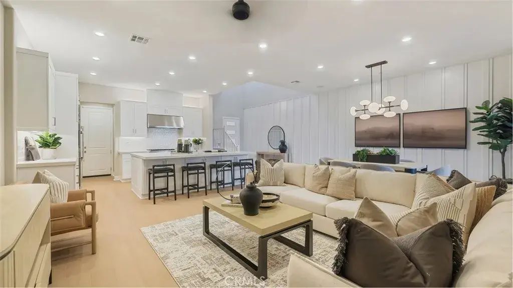1555 Snowberry Place, Montebello