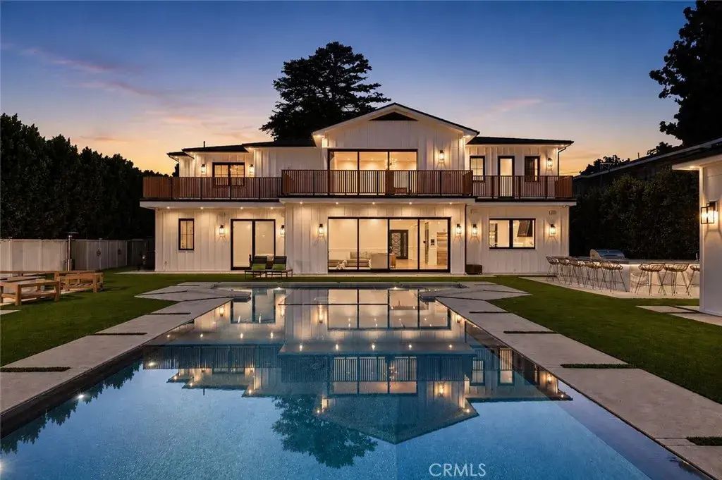 17319 Magnolia Boulevard, Encino