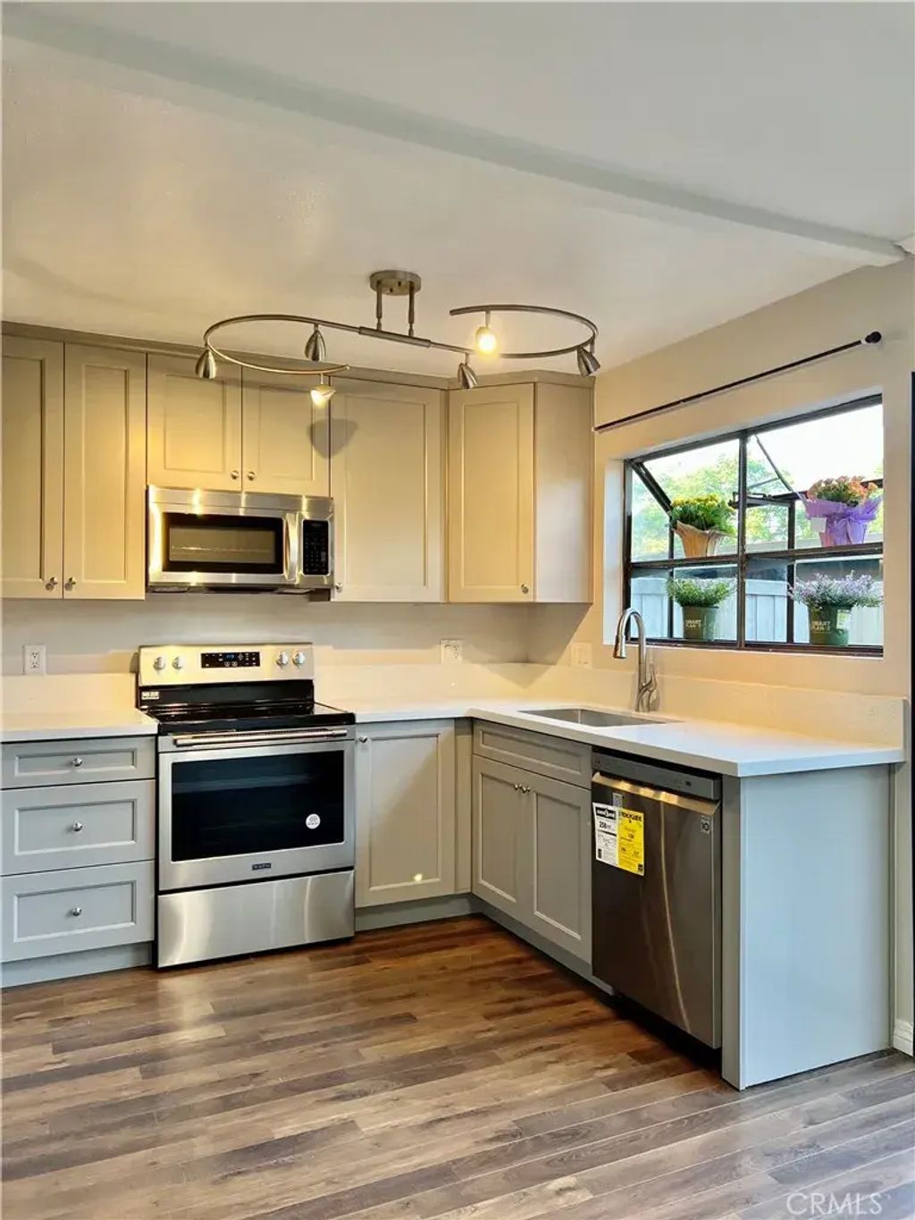 247 Streamwood, Irvine