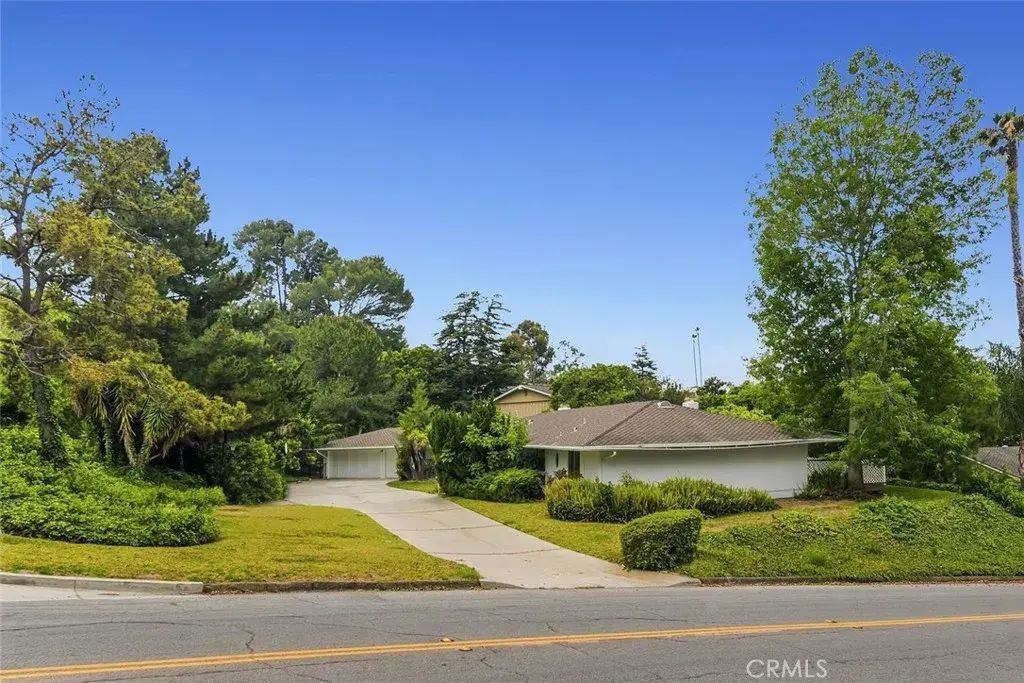 975 Valley Vista Drive, Camarillo