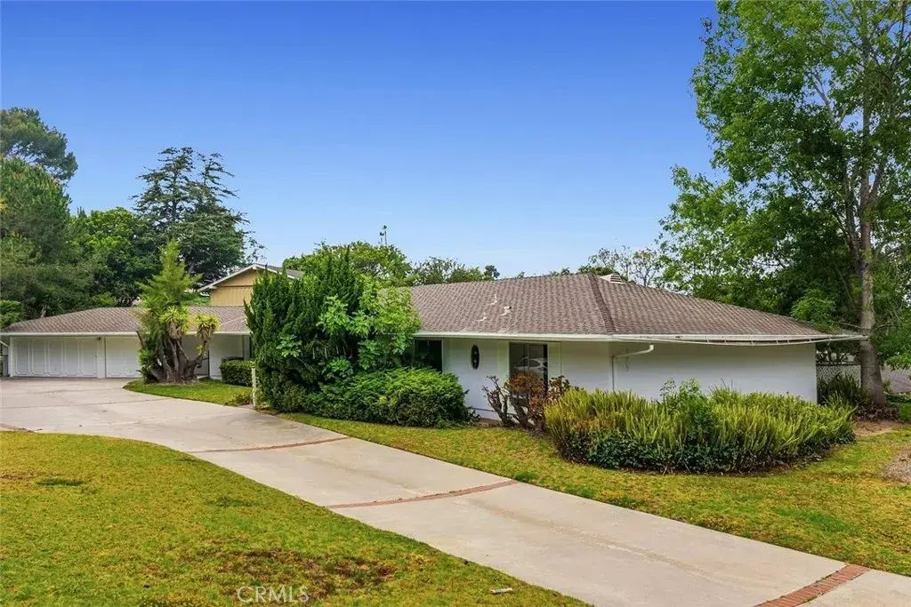 975 Valley Vista Drive, Camarillo