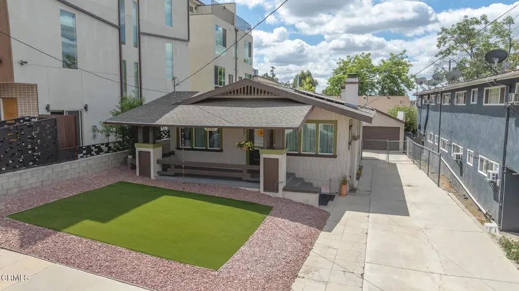 6158 Oak Crest Way, Los Angeles