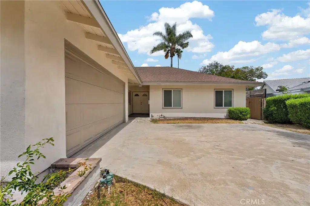 8938 Gothic Avenue, North Hills