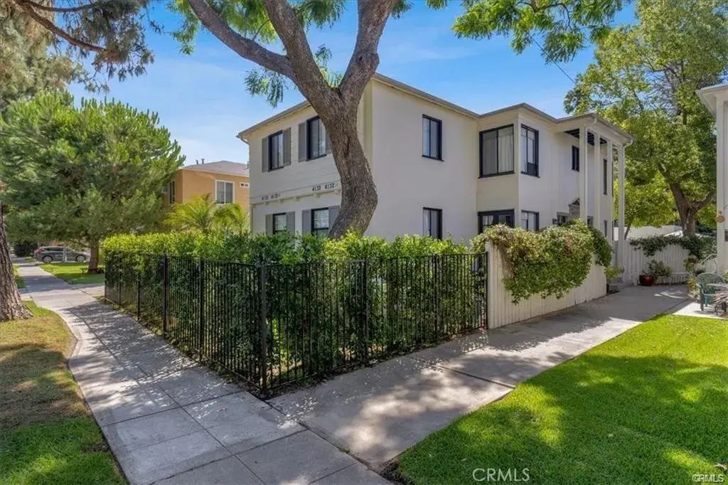 4132 W Toluca Lake Ave, Burbank