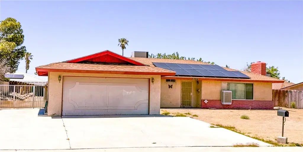 2016 Barcelona Circle, Barstow