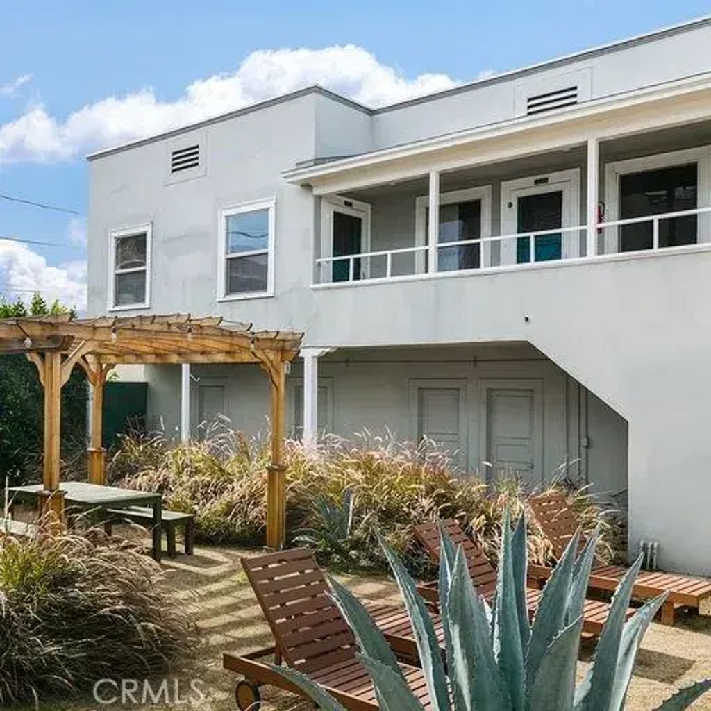 109 N Columbus Avenue A, Glendale