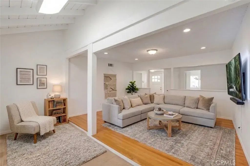 16319 Minnehaha, Granada Hills