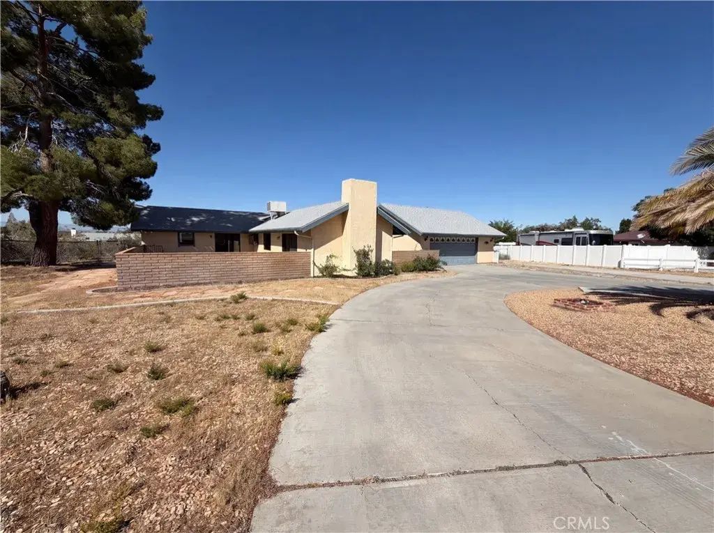 15852 Mandan, Apple Valley