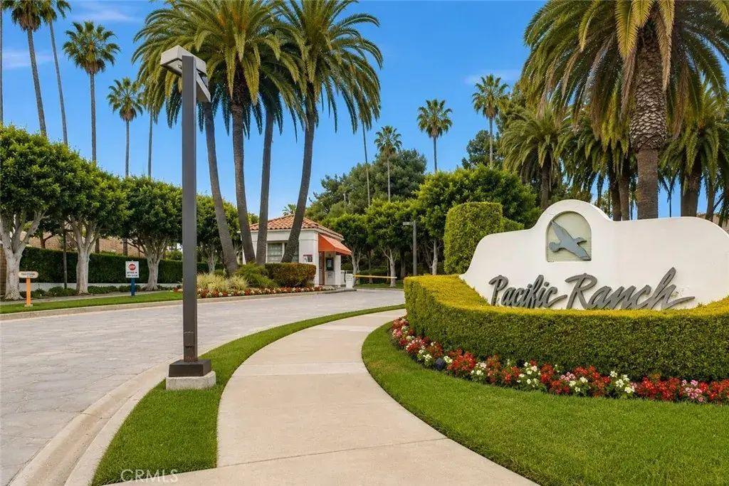 7402 Yellowtail Drive #204 Drive 204, Huntington Beach