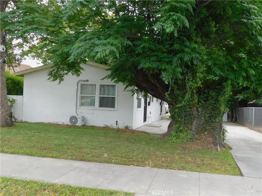 820 E D, Ontario