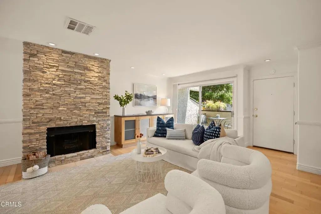 699 County Square Drive 5, Ventura