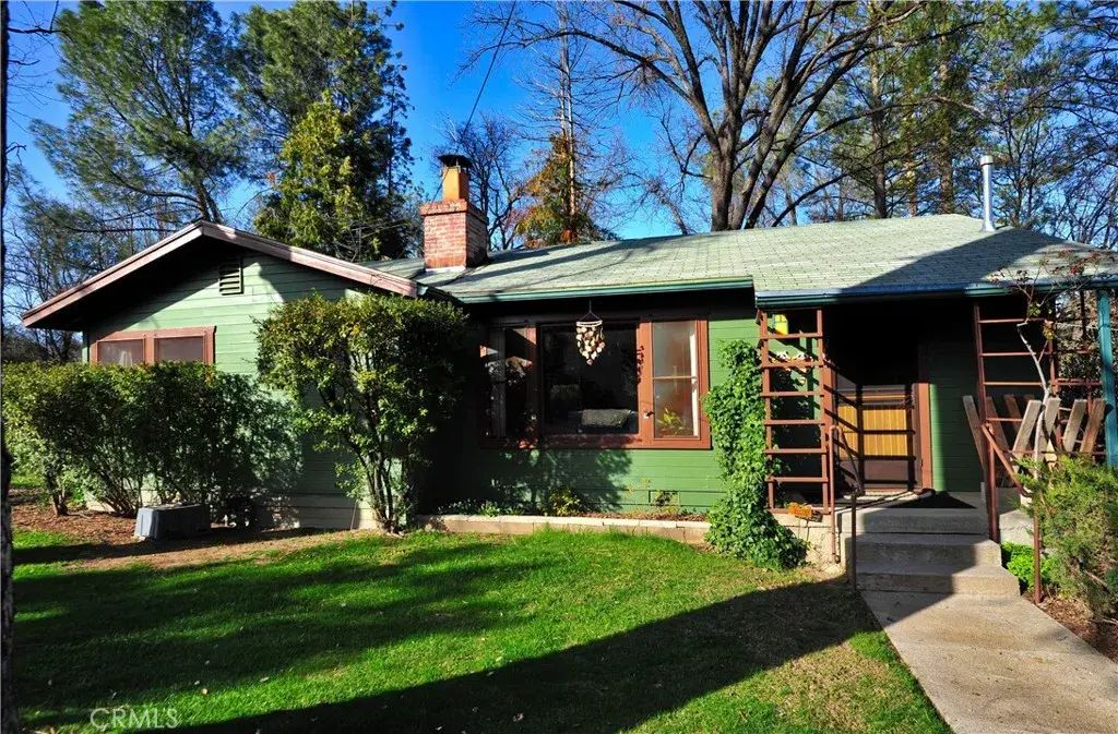 45695 Lauri Lane, Oakhurst