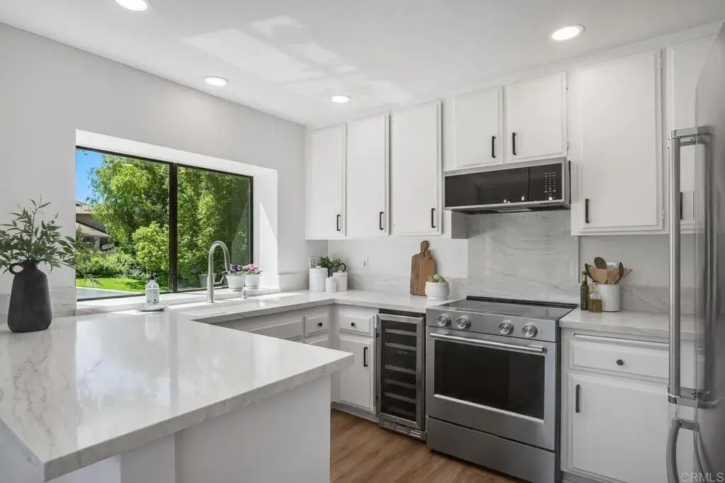 4122 Oak Island, Fallbrook