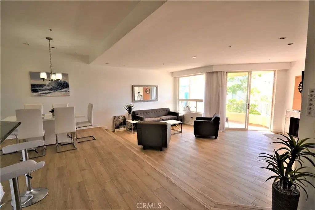235 Main Street 218, Venice