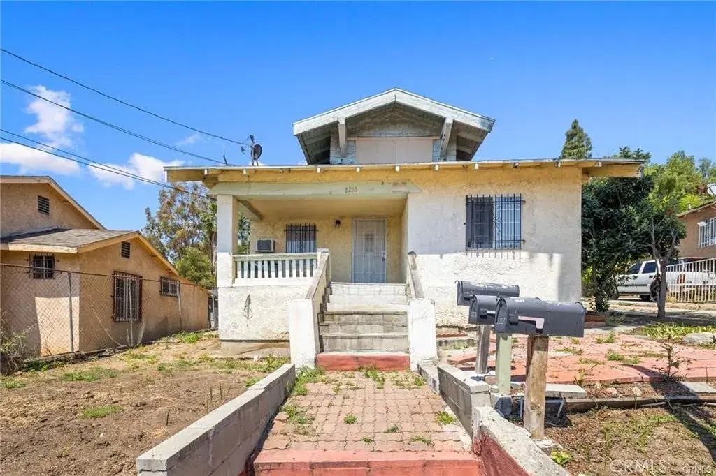2215 Parkside Avenue, Los Angeles