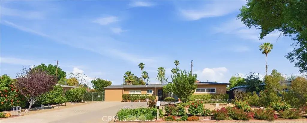 8546 Comanche, Winnetka