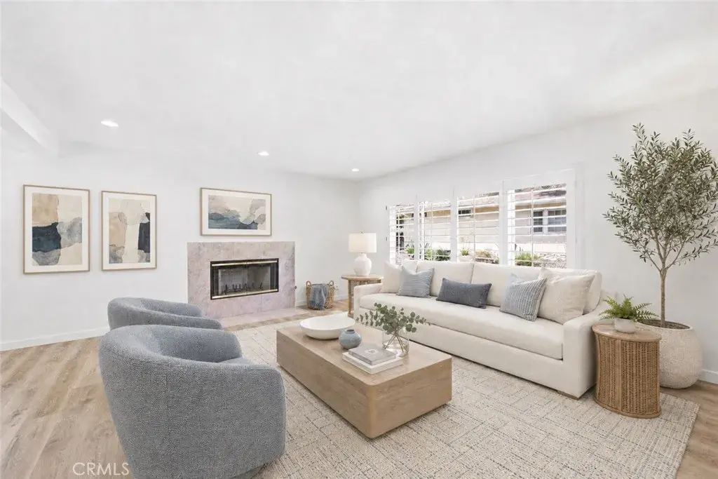 4776 Excelente Drive, Woodland Hills