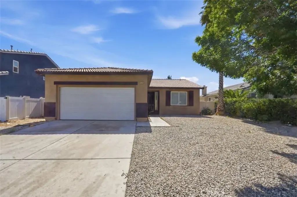 15763 Desert Rock, Adelanto