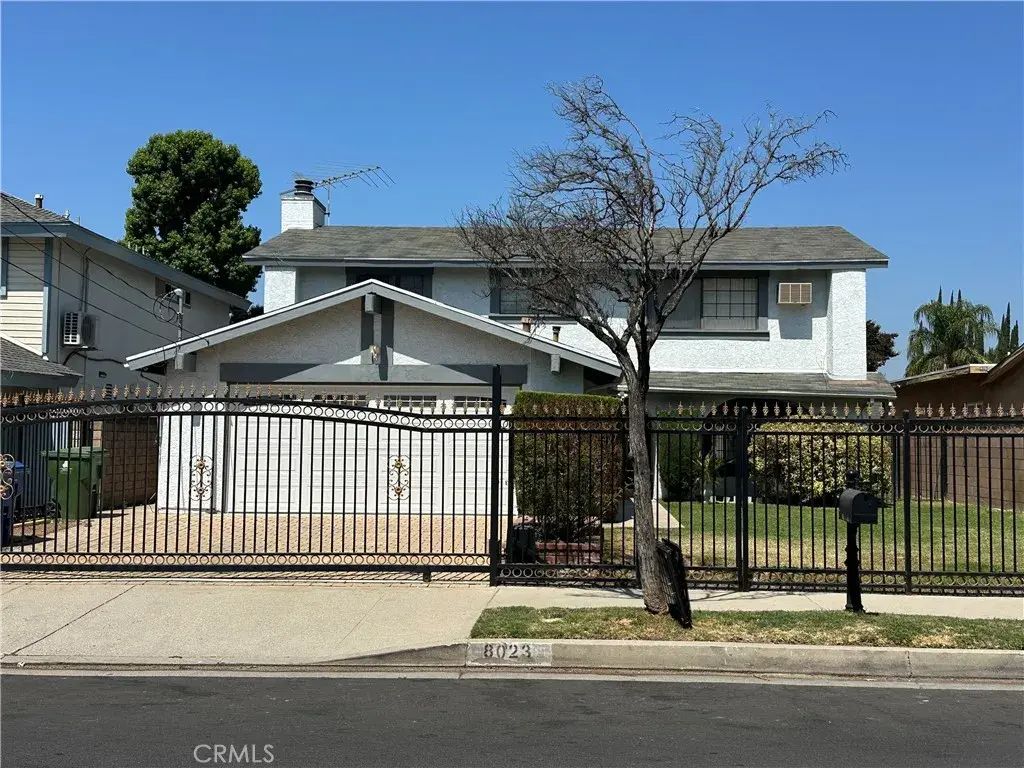 8023 Oakdale, Winnetka