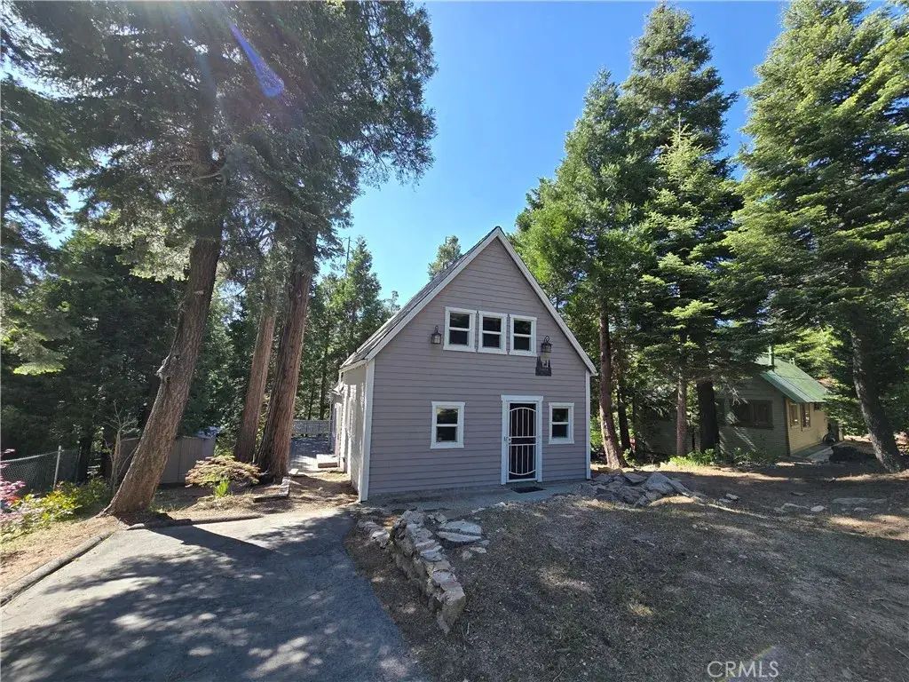26058 Fire Hall Loop, Twin Peaks