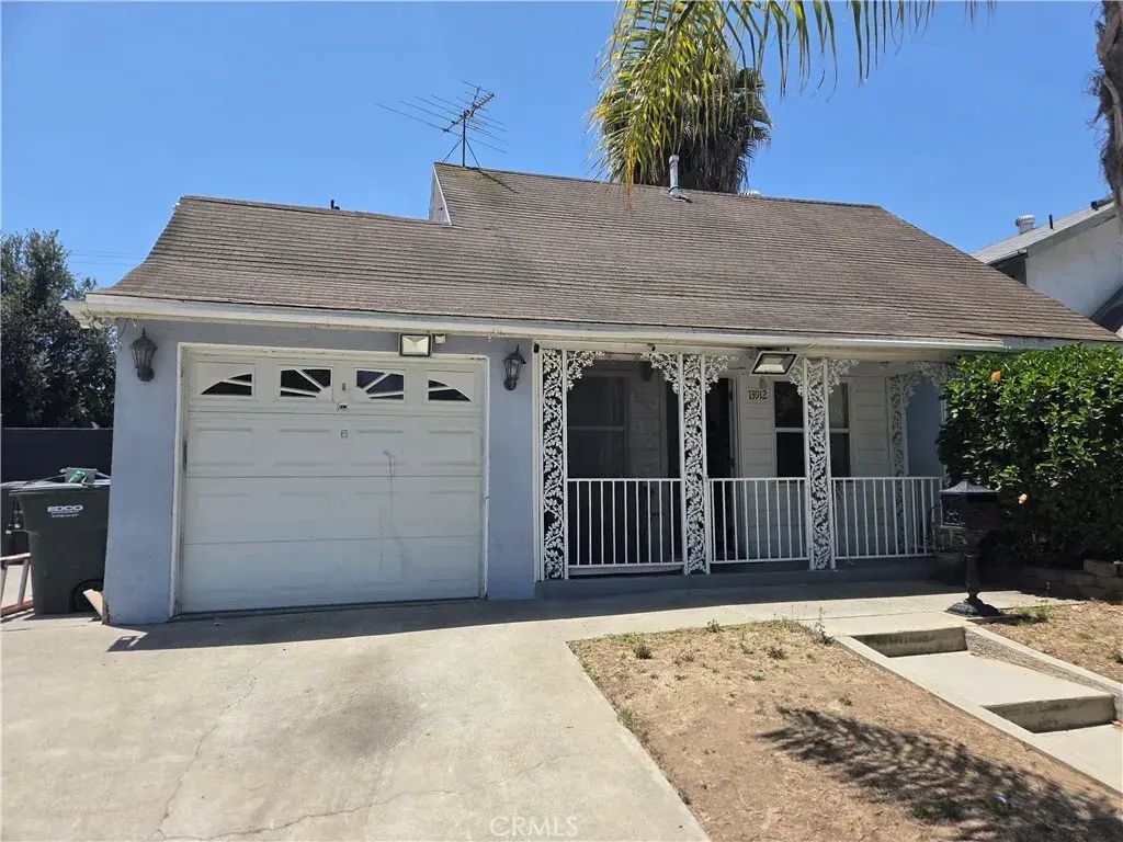 13912 Adoree, La Mirada