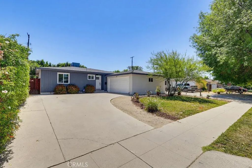 7058 Fullbright, Winnetka