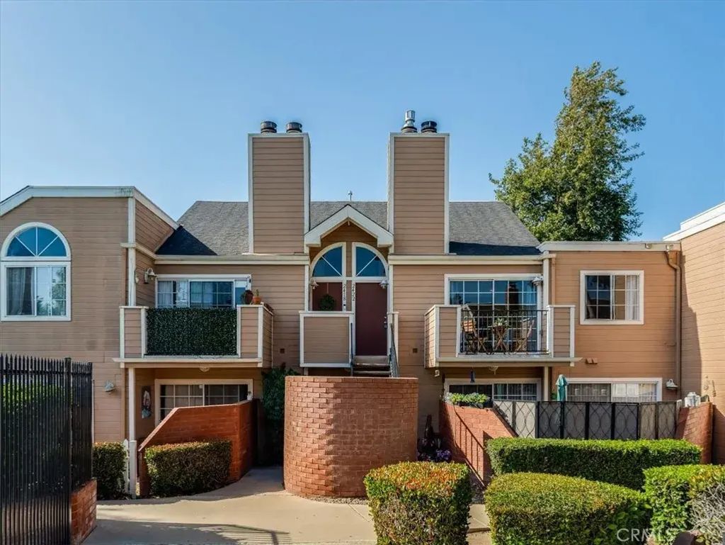 2422 Village Green, Santa Maria