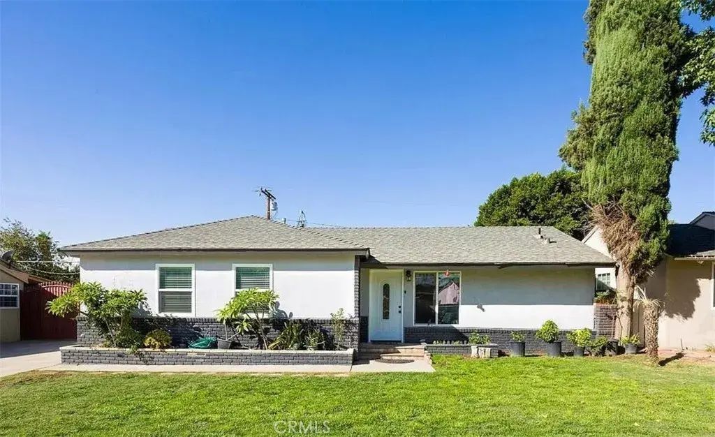 1837 Earlington, Duarte