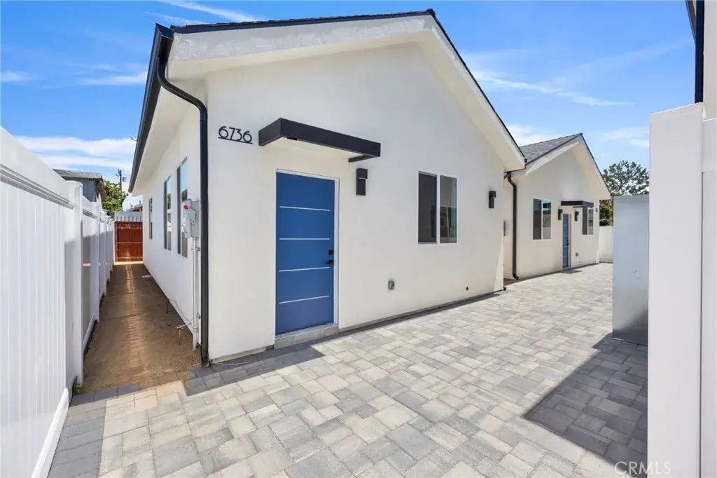 6736 Gentry Avenue, North Hollywood
