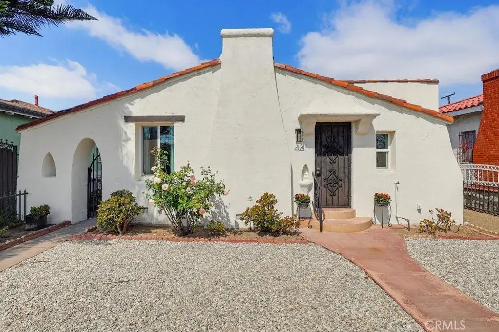 2525 Fashion Avenue, Long Beach