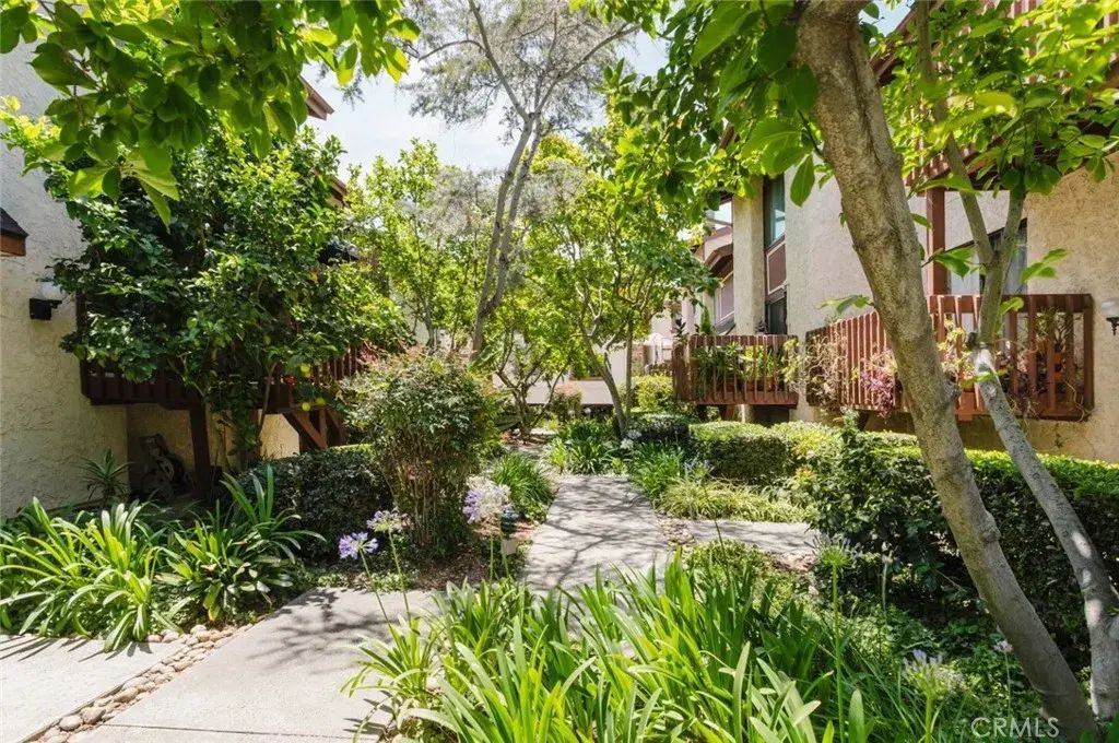 13942 Oxnard Street, Valley Village